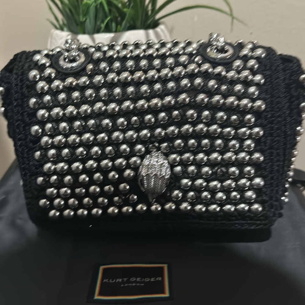 Kurt Geiger London
Medium Kensington Shoulder Bag
Kurt Geiger London - Picture 13 of 14